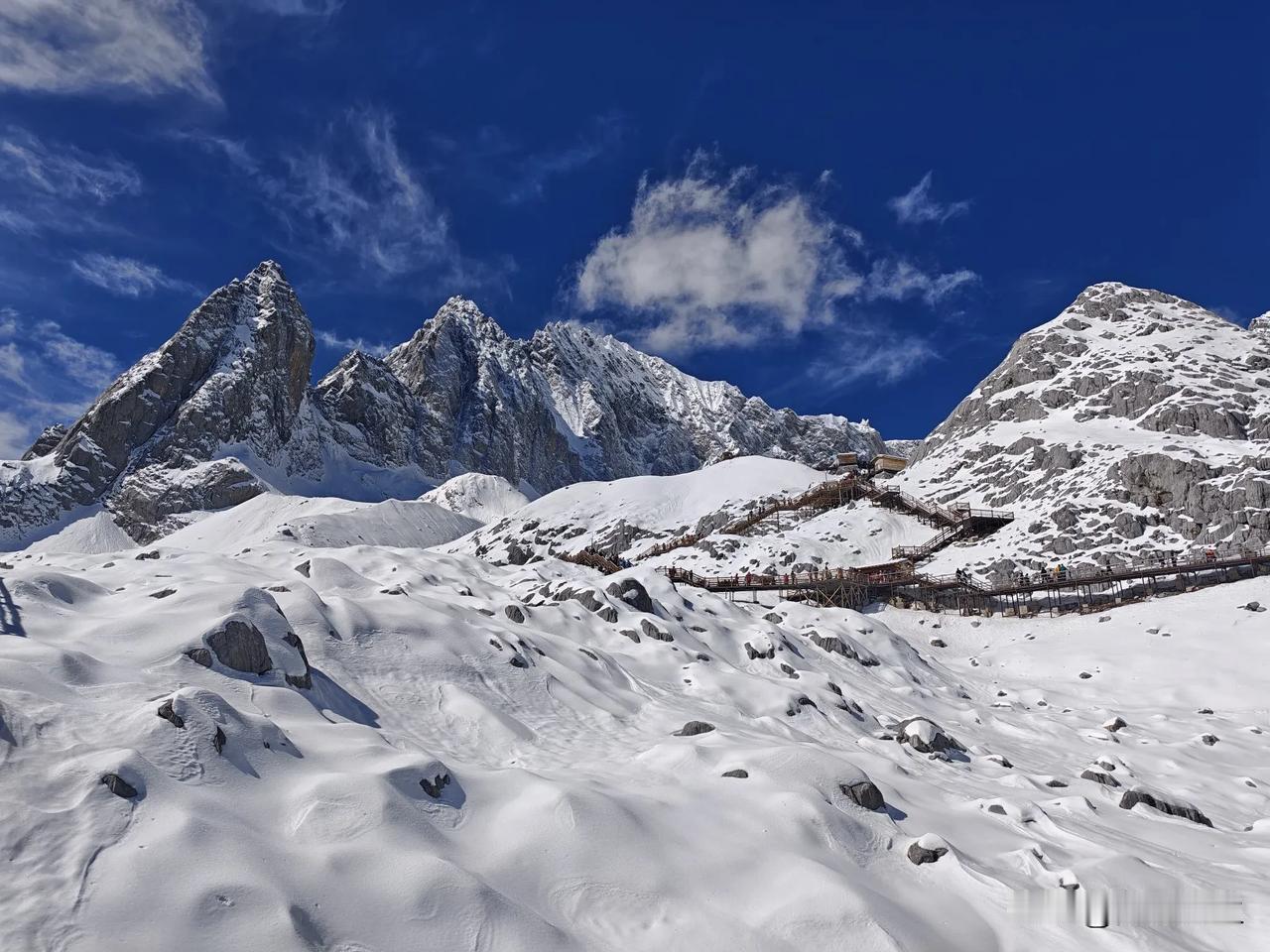 丽江，玉龙雪山海拔4000多米