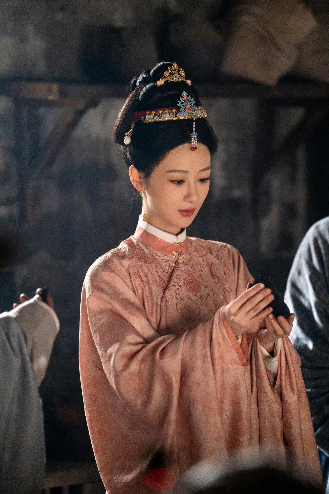 杨紫杨紫李祯🌈杨紫家业“你是黑夜耀眼的光，白昼绚烂的玫瑰”𝐘𝐨𝐮?