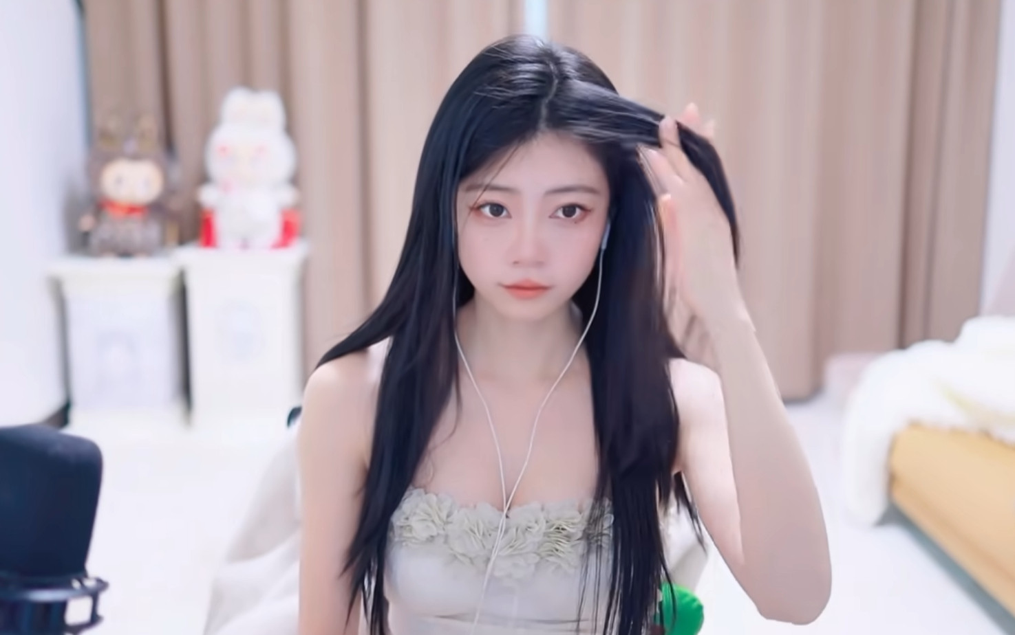 煊宝：三天帕鲁杯赚了800，三天两个冠军800，找个老师教了三个消失，核桃还送了