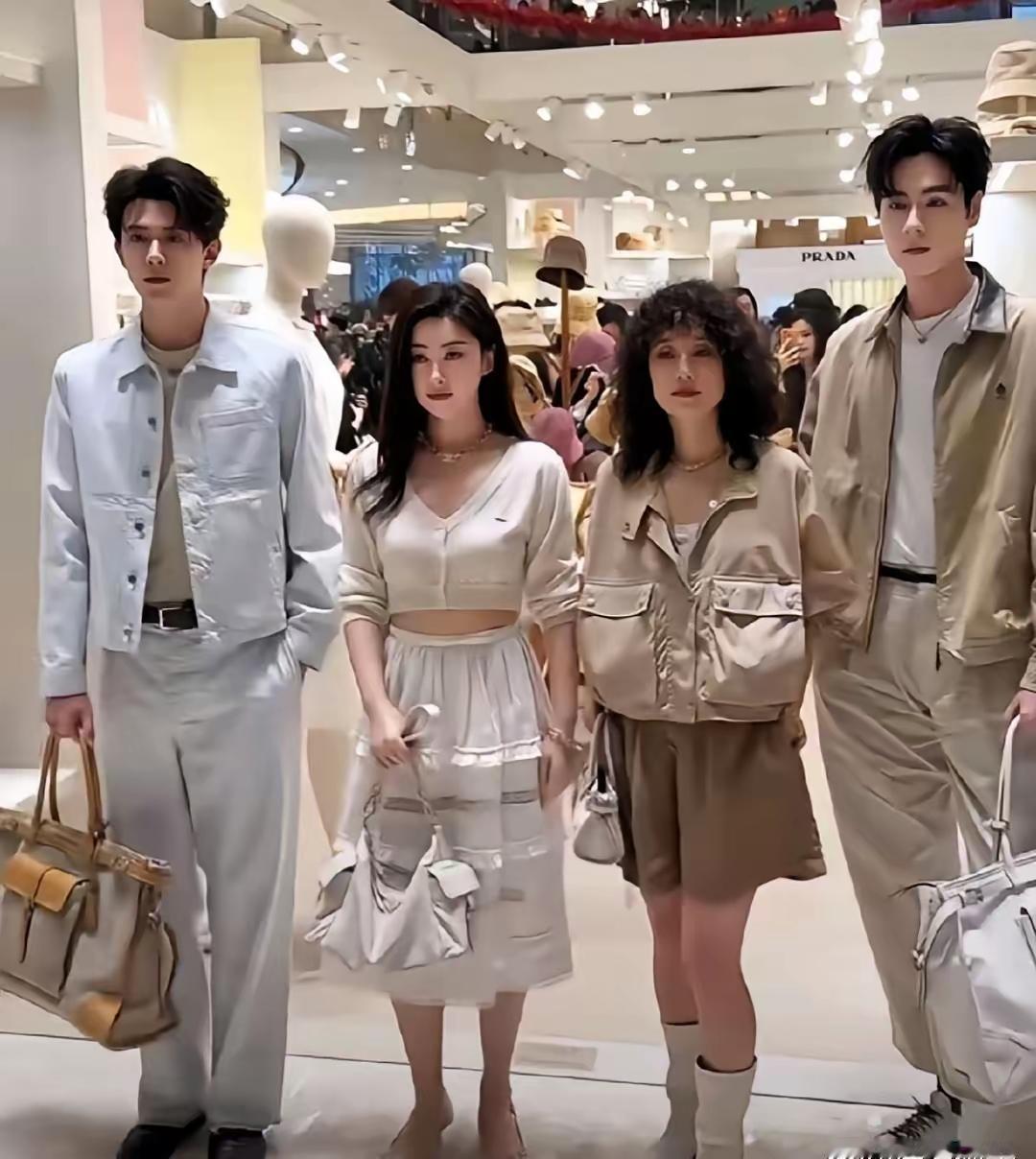 朱珠、马伊琍有这么矮吗？这照片都把她们拍成小矮人了。