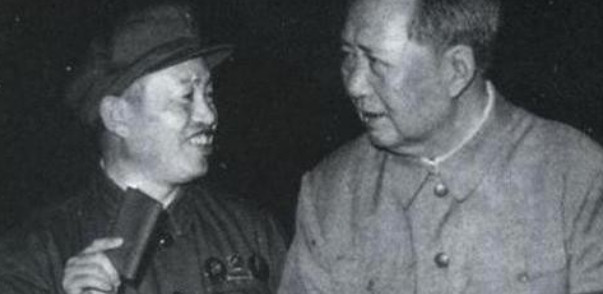 1973年，毛主席一声令下，八大军区司令员对调，当大会人员念到许世友的名字时，他