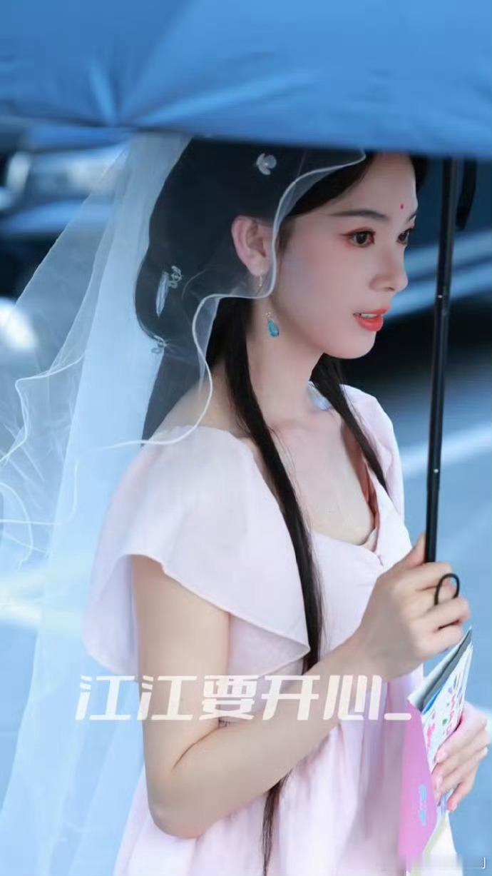 陈瑶这头纱直接封神女陈瑶的头纱造型怎么可以这么美啊！真的清冷又大气，完全人间观音