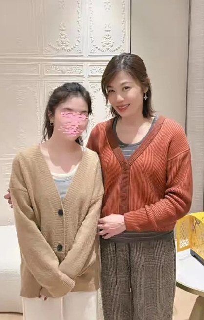 <em>陈妙瑛</em>的居家生活穿搭，竟然是舒适为主，而不是奢华呢。本来以为<em>陈妙瑛</em>跟蔡志明的关系