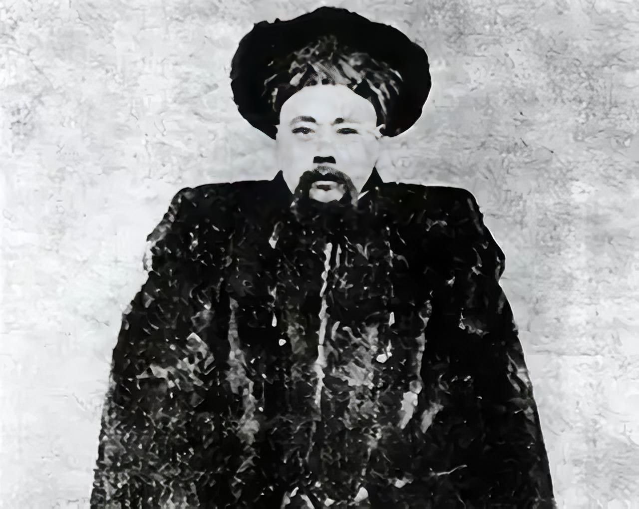 1911年11月3日，江苏巡抚程德全深感清王朝已无可救药，为了避免战争，他剪去发