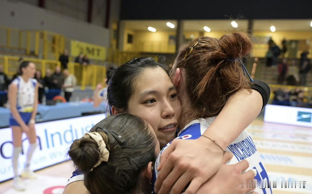 庄宇珊的队友们都要哭了，阿庄又拖着圣瓦乔尼俱乐部赢了一场比赛，3-0横扫佛罗伦萨