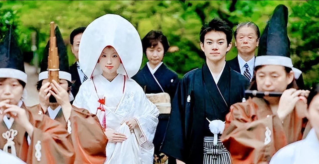 日本的祖先究竟来自哪里？这个问题在历史学界吵了上百年，有人说是徐福带三千童男童女