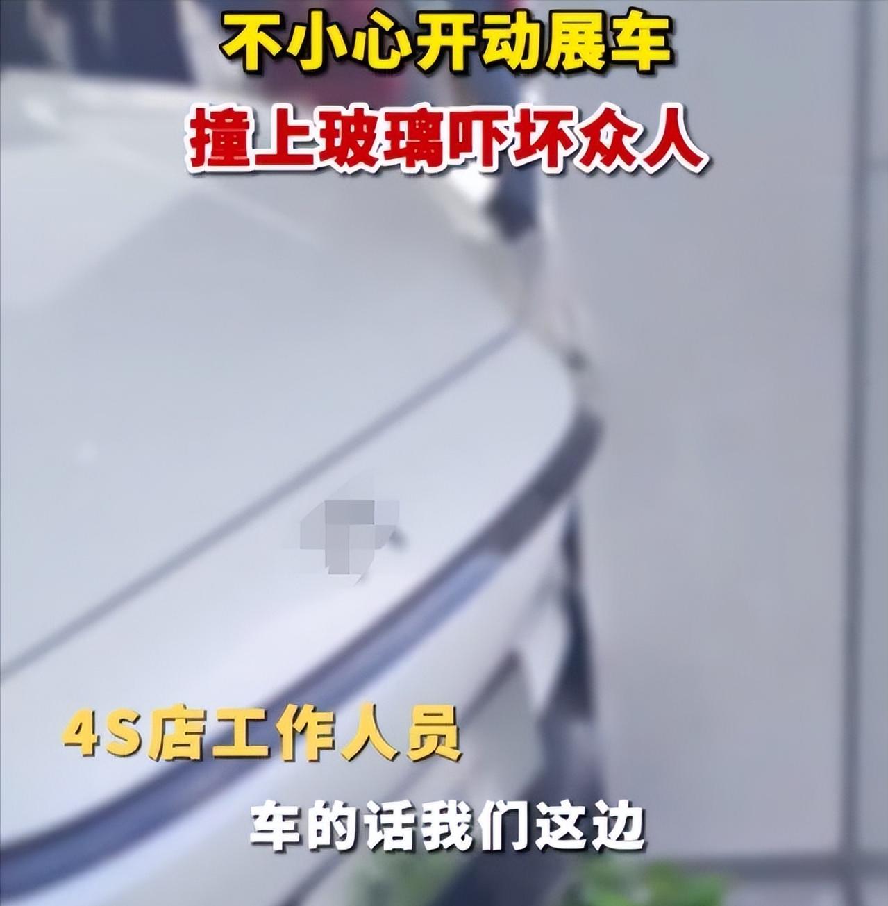 湖南湘潭，女子带11岁儿子去买车，在她和销售交谈时，小男孩偷偷上了一辆电动汽车，