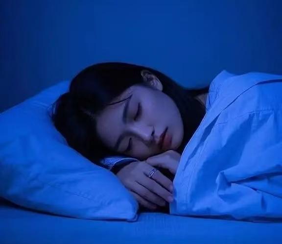 女子睡梦中惊醒，发现赤裸男子在她床边！三月二日凌晨，厦门这座海滨城市的宁