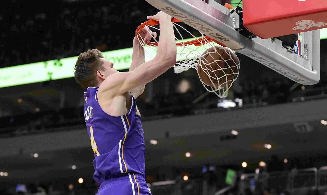 悲催！湖人队成新秀杀手！直播吧12月16日讯今日湖人官方宣布，球队将新秀蒂耶