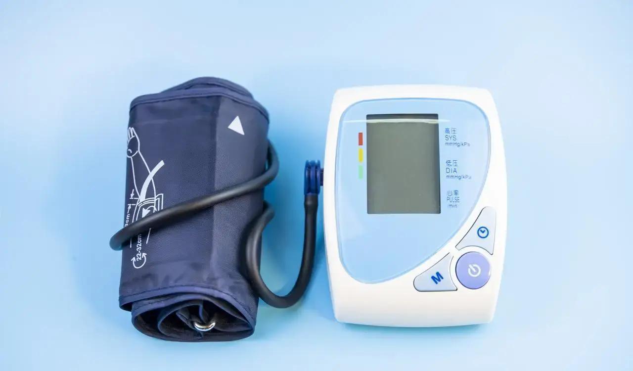 脑梗恢复期，黄酒暖手脚却乱血压？这个反差纠结了多少家庭！黄酒酒精度低，只12