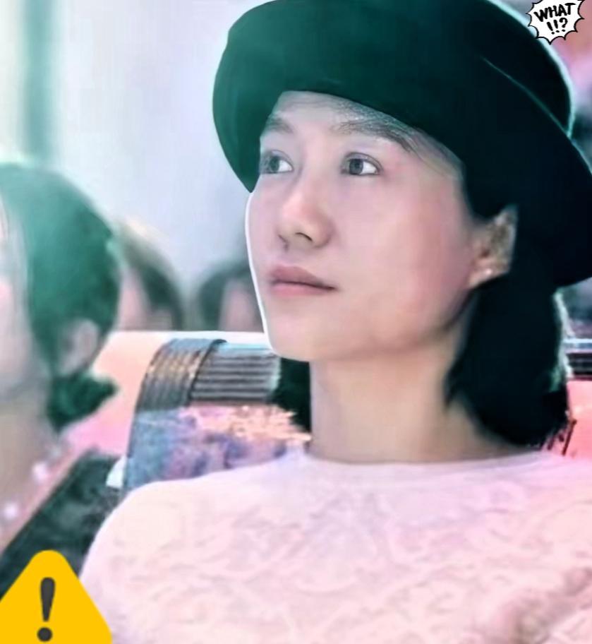 杨振宁辞世后,翁帆并未陷入过度的哀伤,而是搬入了清华的教授公寓,她依旧会早早起床