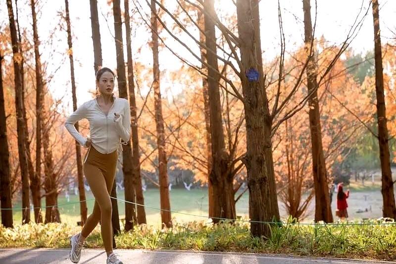 “冬天这么冷，还晨跑？不是找罪受吗？”上周，小区群里有人甩出这句话，配图是零