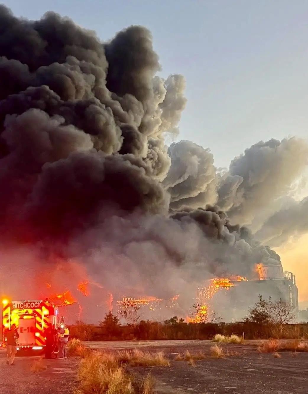 快报！快报！当地时间11月16日，央视记者获悉，美国得克萨斯州加尔维斯顿县一座