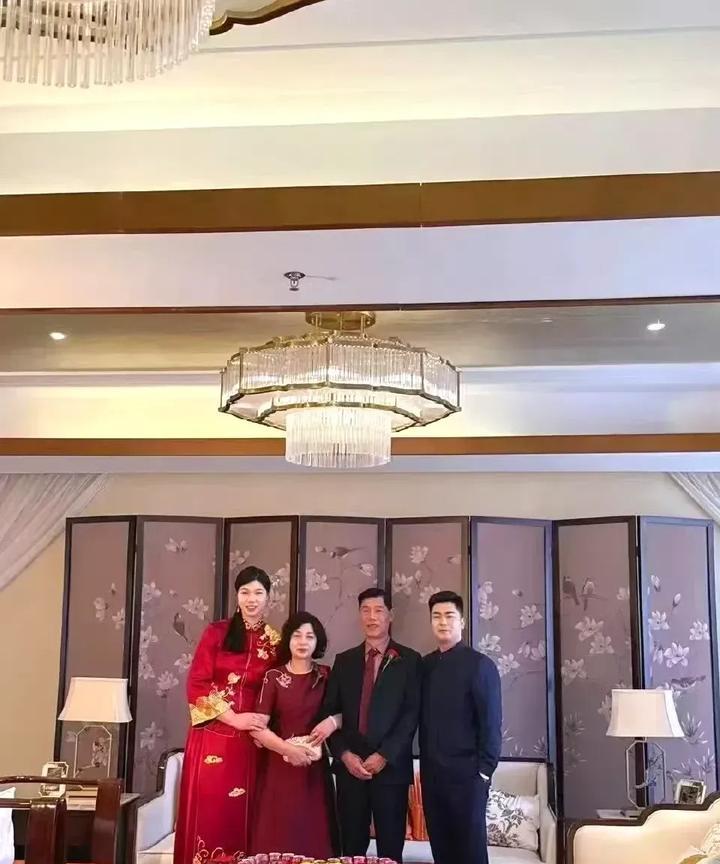 衷心祝贺徐云丽大姐喜结良缘！已年届38岁的徐大姐终于找到心上人，并于近日完婚。