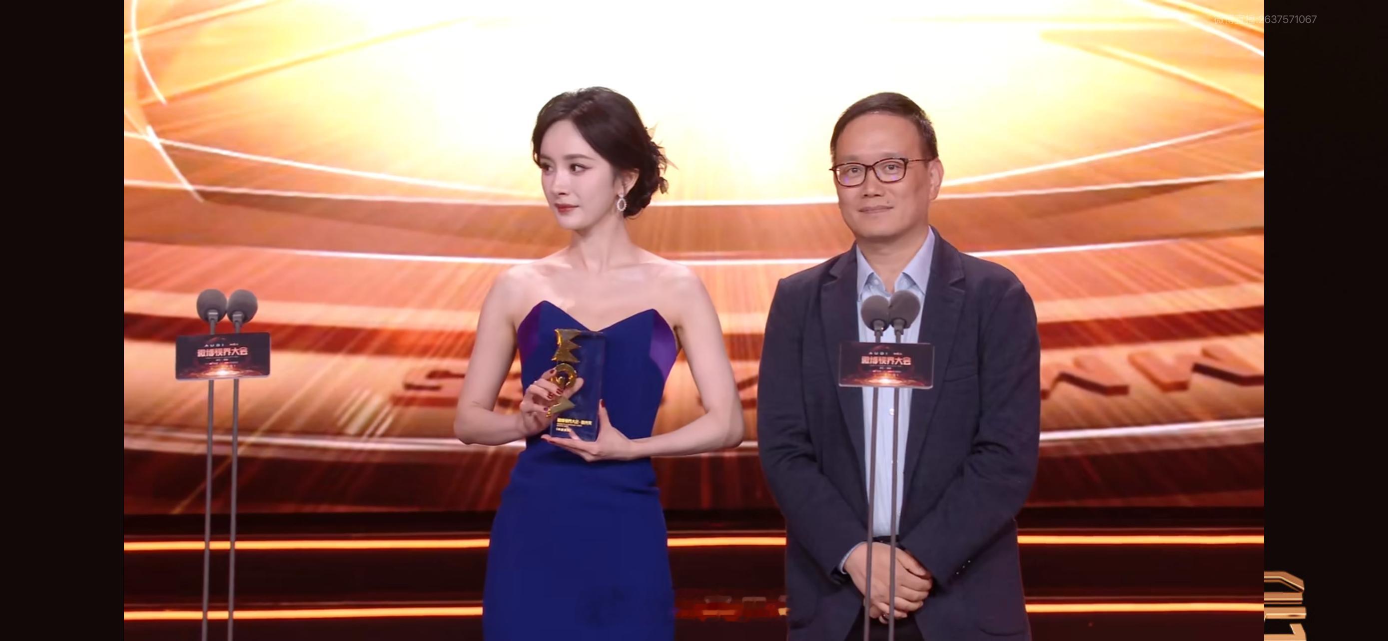 微博视界大会直播太重量级了，恭喜🎉🥂黄晓明、杨幂获得2025微博视界大会“年