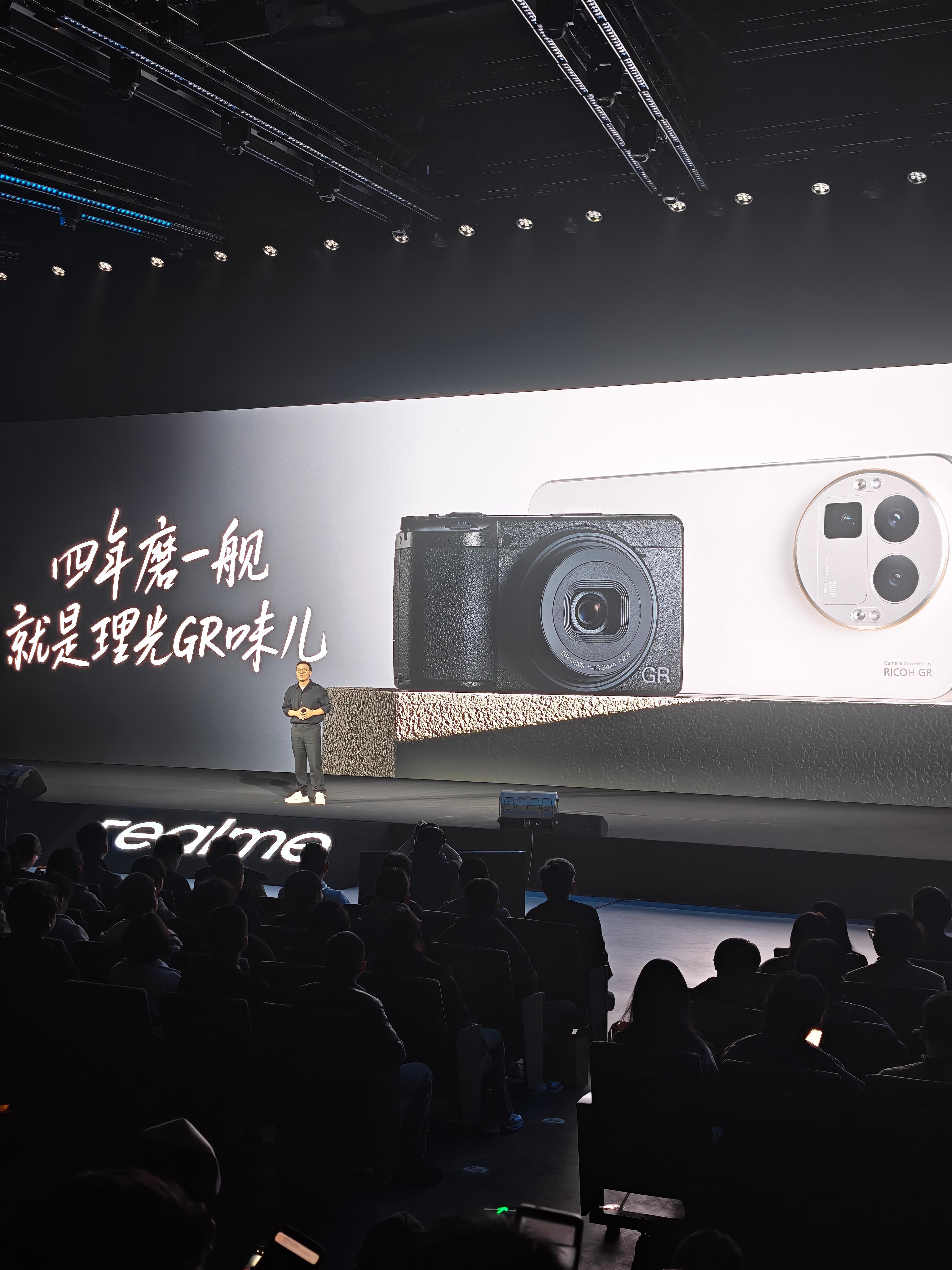 真我GT8Pro，这次的影像部分，跟理光GR的深度合作，算是重中之重，的确有让