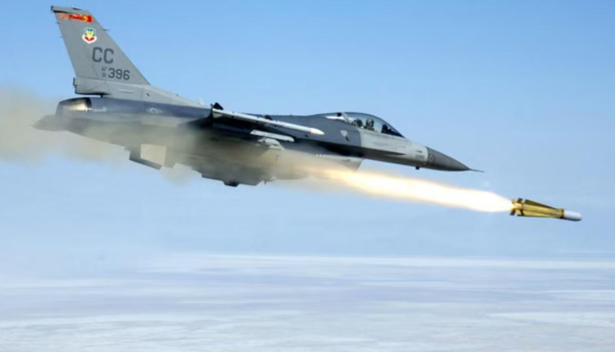 美国禁止埃及F-16参加中埃联训，背后藏着三重担忧。第一重：怕F-16的雷达