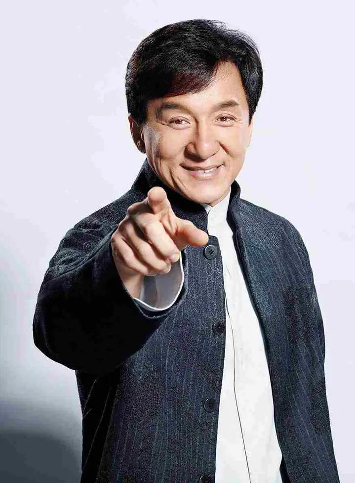 在成龙获奖这件事上，香港金像奖十分尴尬。作为九十年代票房号召力最强的三大男主，周