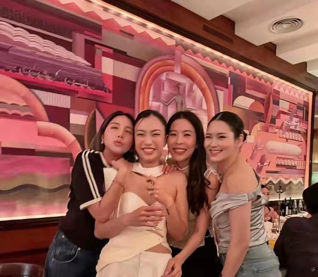 霍启仁订婚了！大嫂郭晶晶送祝福，未婚妻神似准婆婆朱玲玲！​​​