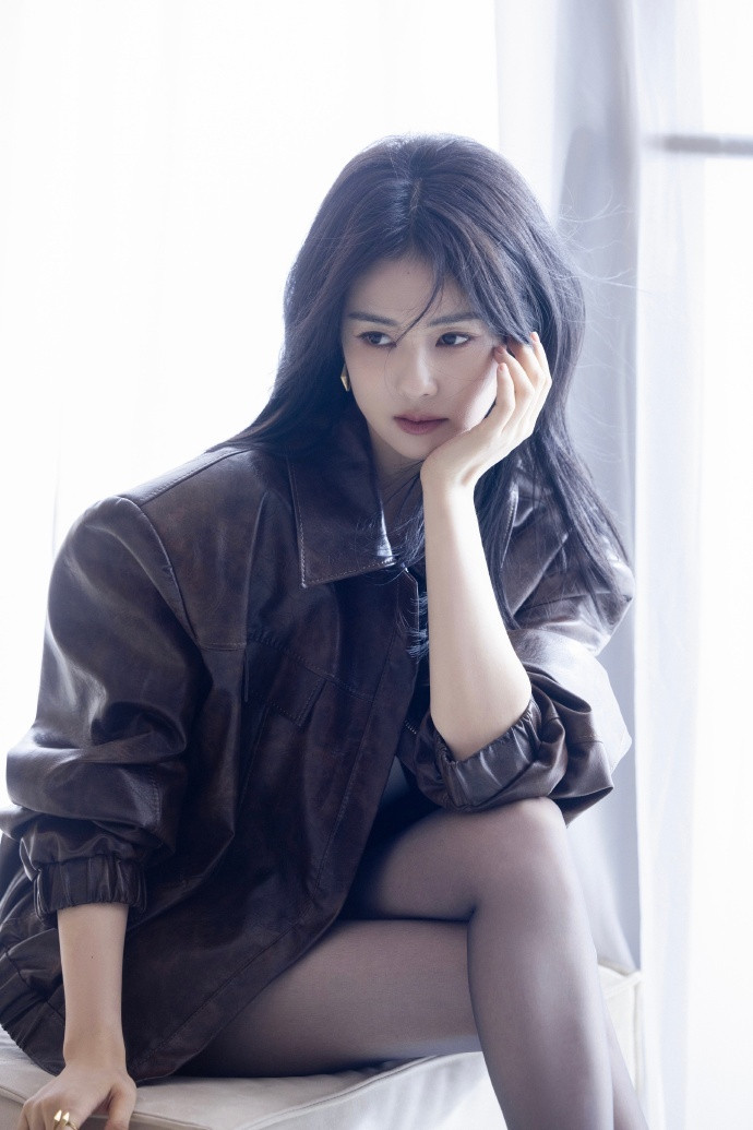白鹿这组图简直是老公级别的。。此女帅的太超过了[抱抱]​​​