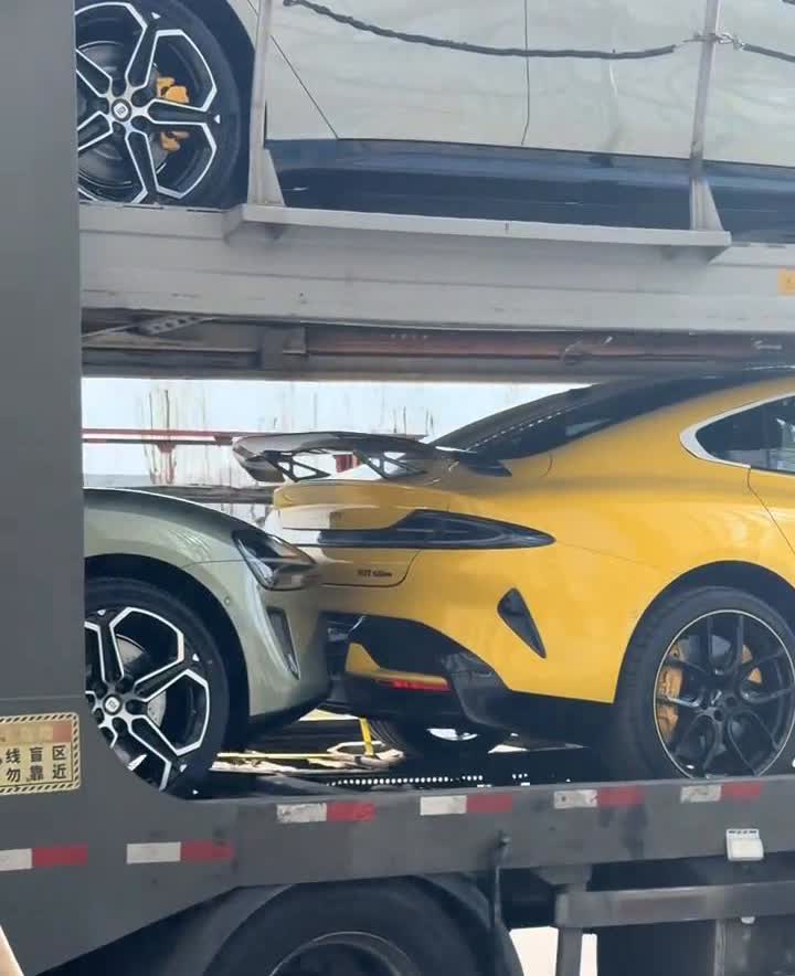 小米5U7的订单肯定造假了，上市一年多周锁单还能有两万左右。到了小米工厂，我发现