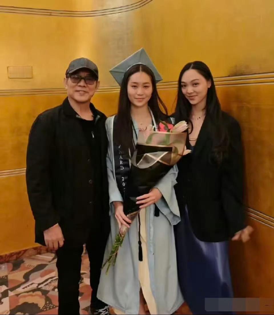 李连杰再强的男人也是女儿奴谁能想到功夫巨星在女儿面前秒变温柔老爸呢～拳脚世界