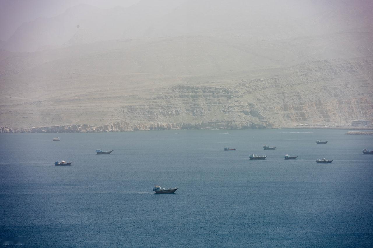 伊朗反制美国了！4月17日，伊朗外长阿拉格齐公开宣布：“根据黎巴嫩的停火协议，