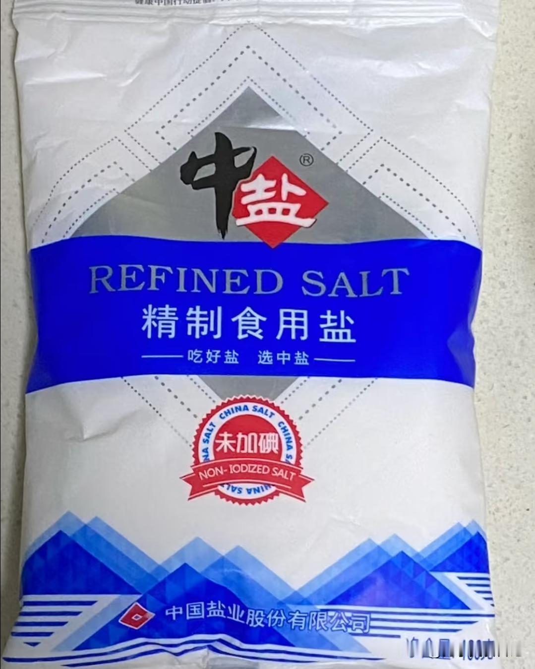 10种类调料，炒菜能少放就少放：第一个，盐。这个不用多说。我妈以前炒菜手