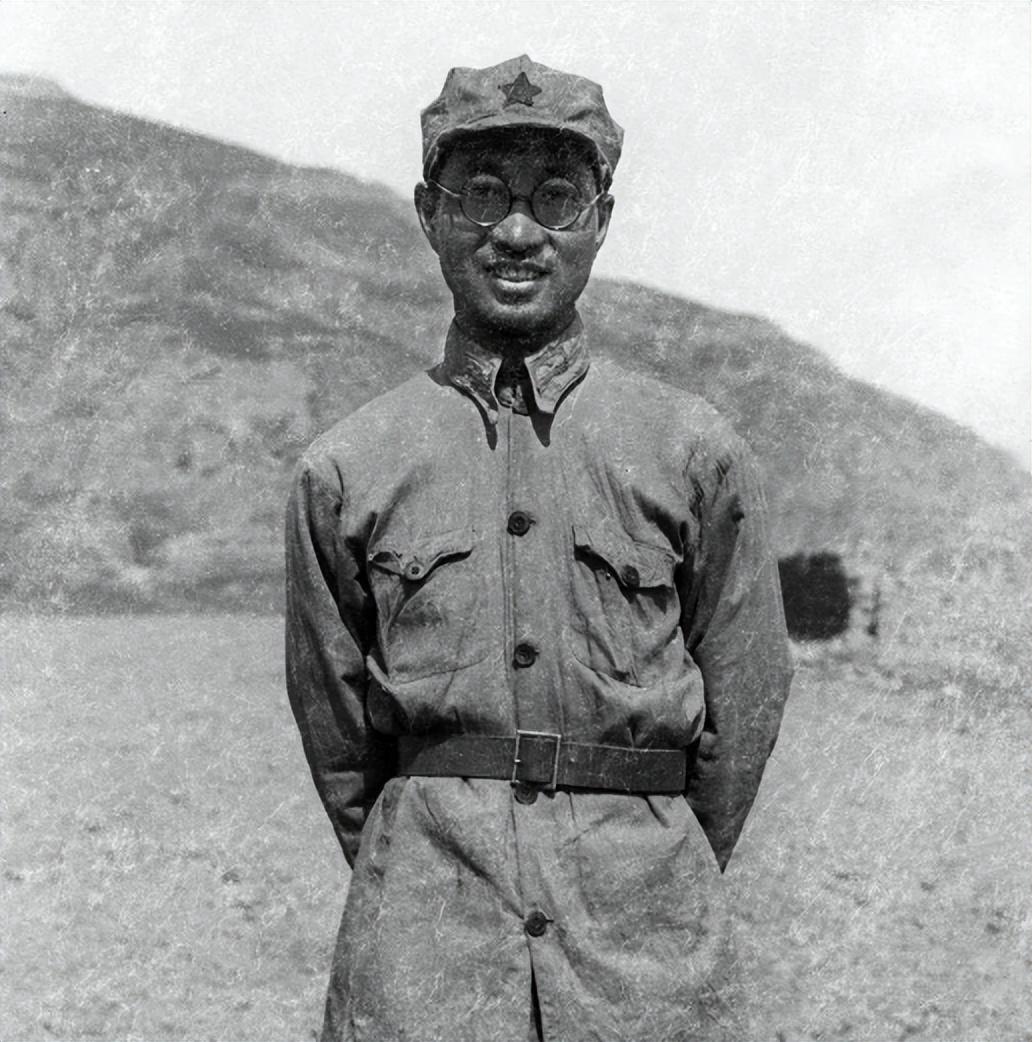 1953年7月，毛主席正在中南海丰泽园忙工作，一阵急促的脚步声打破了丰泽园的宁静