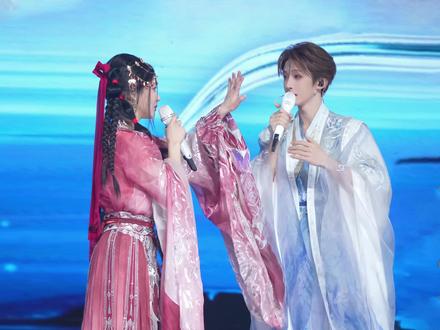 刘宇做客黄霄雲演唱会，两人互动太有趣了吧