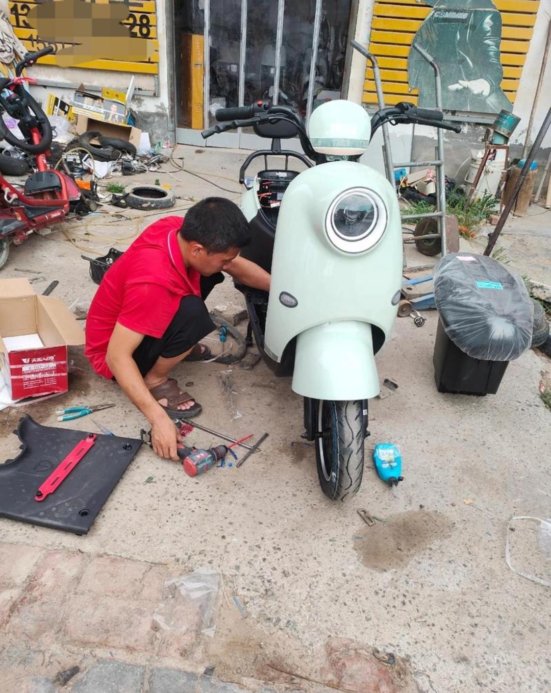 自12月1日电动车新国标实施以来，某厂家新上市的电动车遭到网友各种吐槽，不过很少