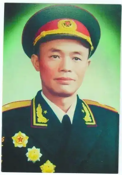 1984年，开国少将钟伟病重，黄克诚去医院看望他，问:“农村老家还有些什么亲人？
