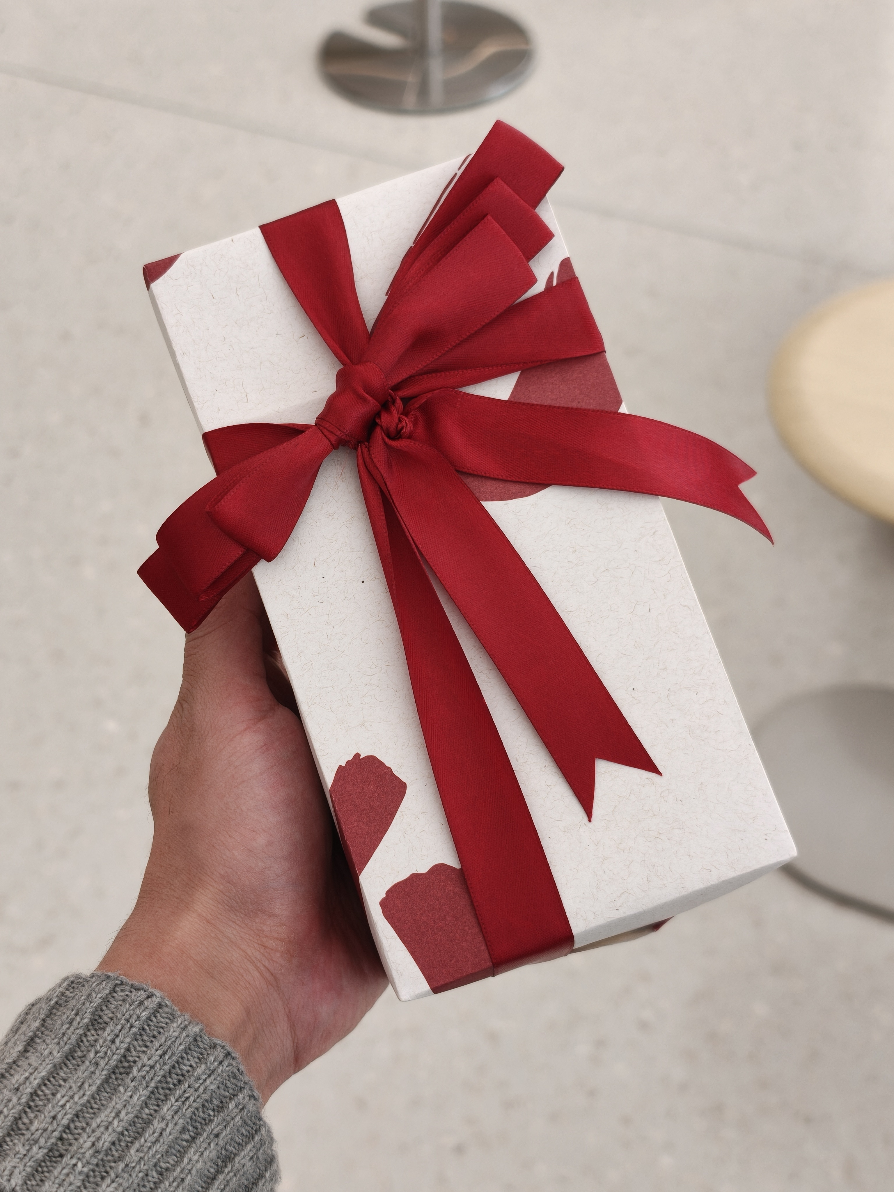 给我爸买的Mate80ProMax16+1T，门店还有包装礼盒以及邮寄服