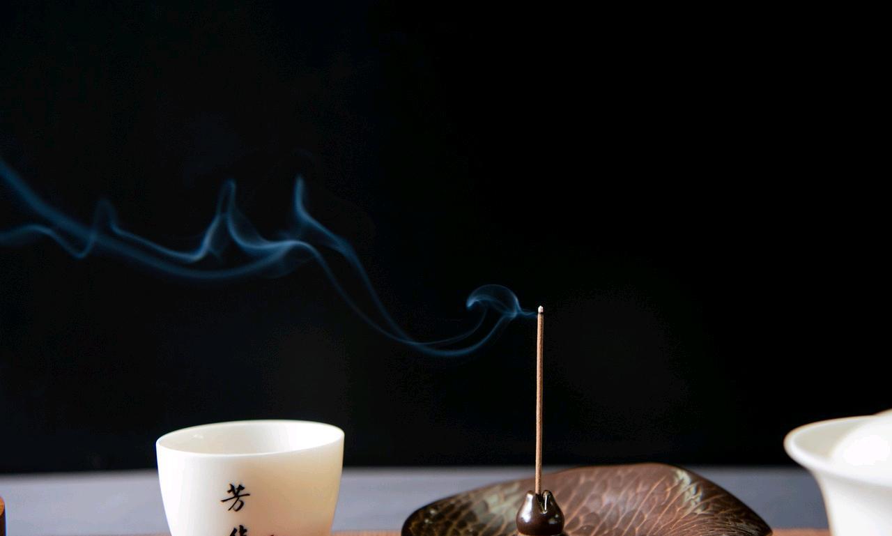 很实在的一段话:“人一定要感谢落魄的日子，因为这段时间你的世界全是真的。骂你的、