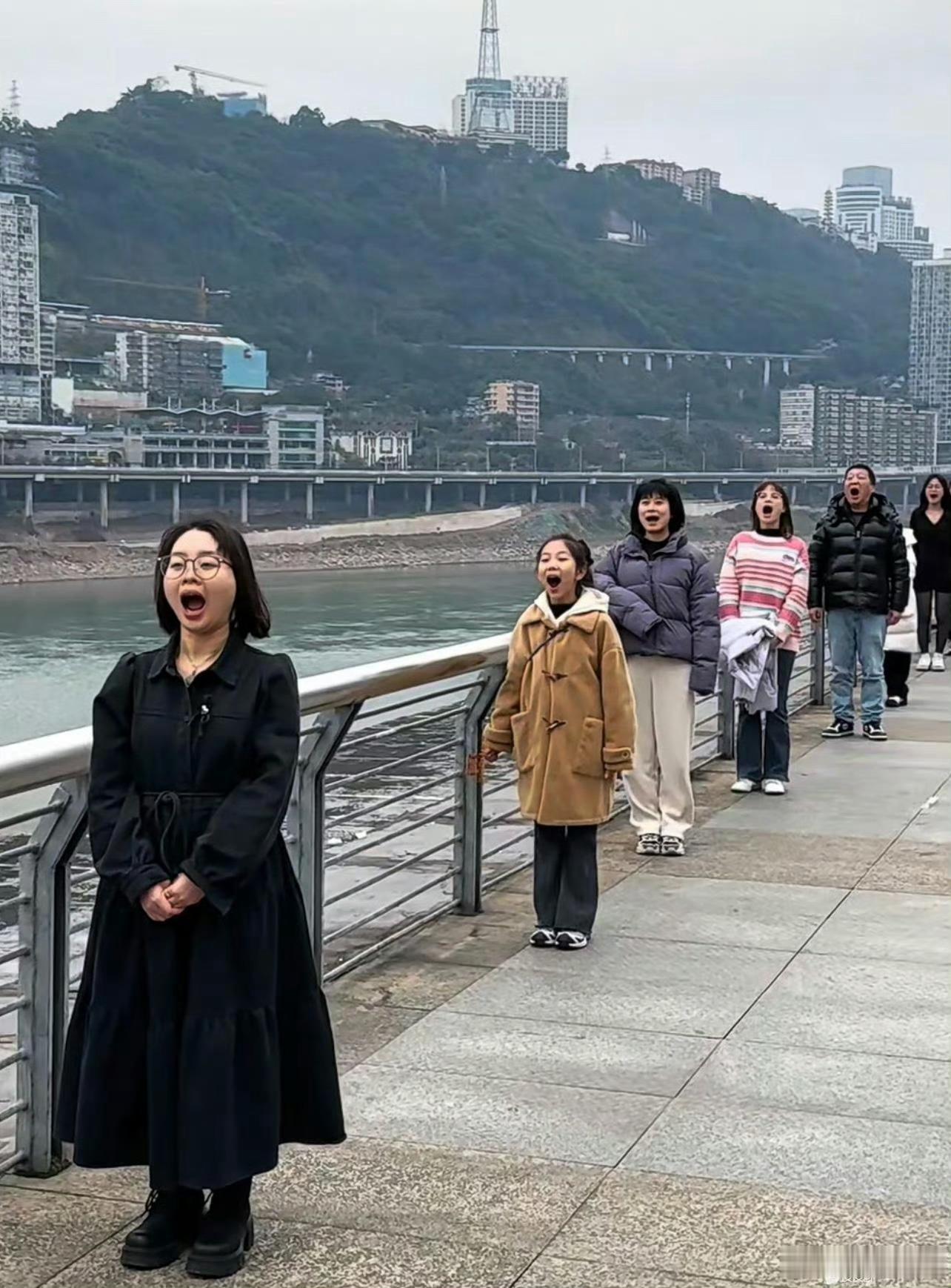 哈哈，这是要闹哪样？[笑着哭]​​​
