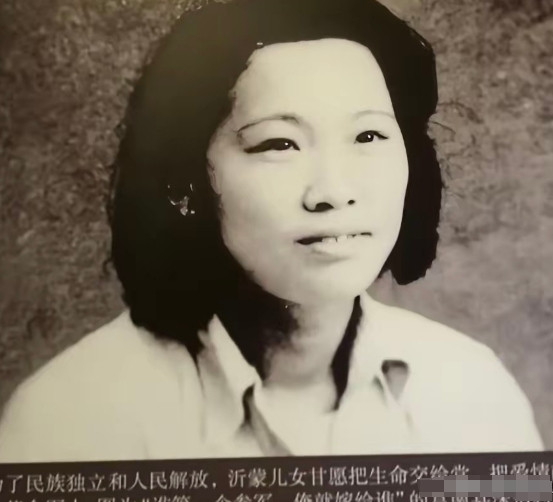 1950年，解放军连长转业回家，可在登上军车的时候，他却发现一个衣衫褴褛的女乞丐
