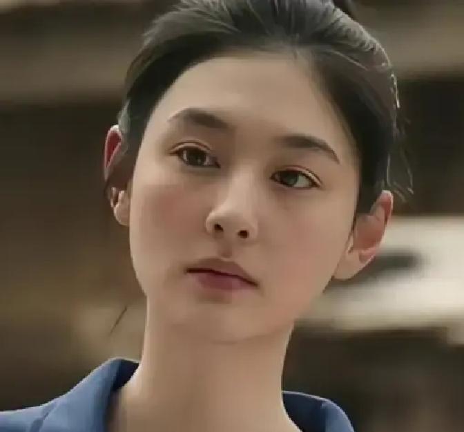 内娱圈各大导演现在的黑名单里估计又悄悄加上了一个名字昨天还在直播间里飞扬跋扈