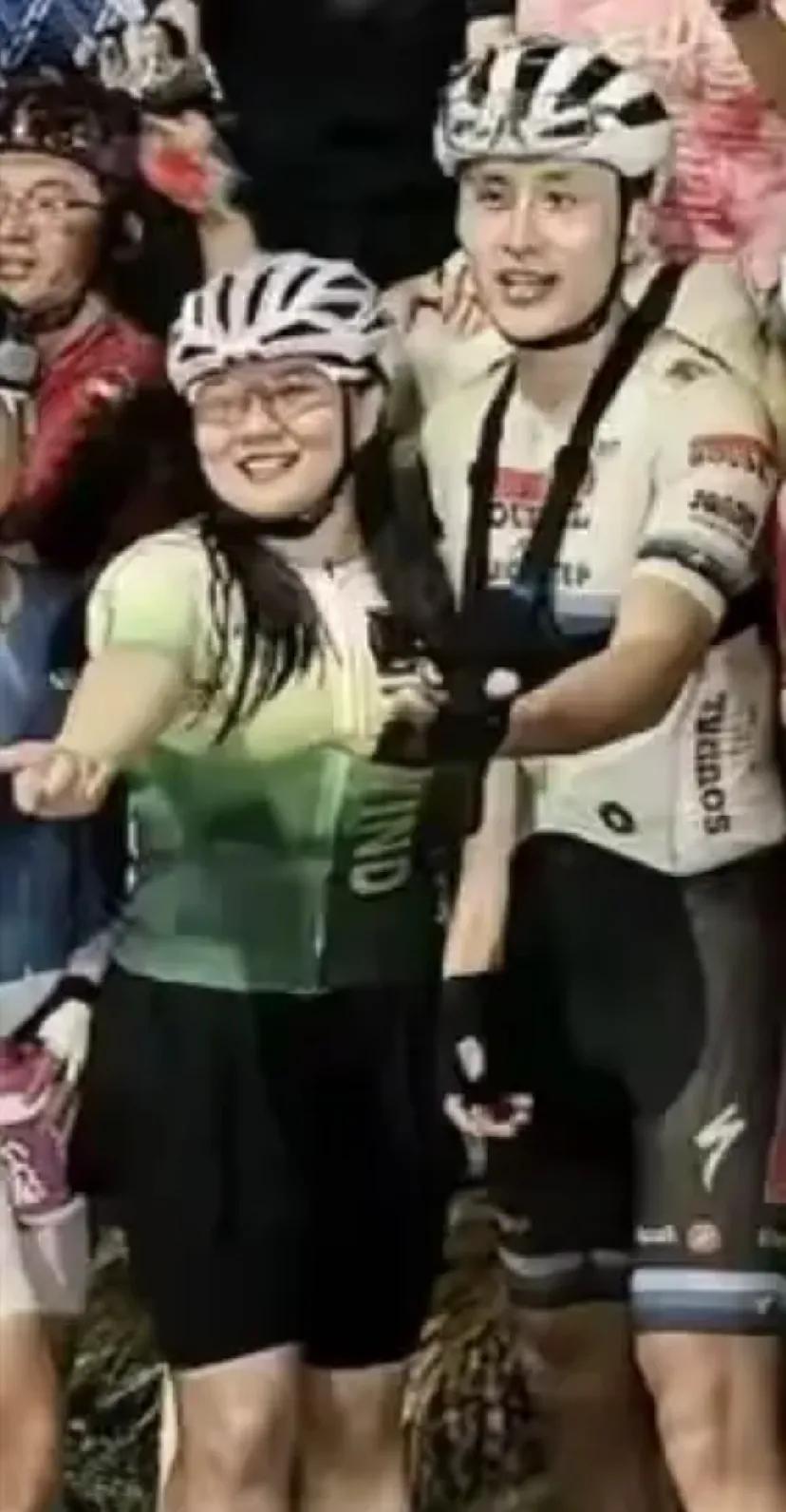 被南宁骑行圈鸟哥22天拿下的女骑手估计肠子都悔青了！估计都在看她的笑话！自己