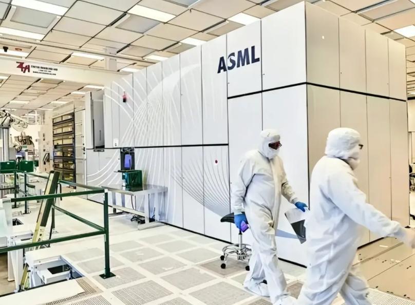 中国正式对涉及荷兰ASML光刻机的核心原材料、设备和关键企业启动最严格的出口限制