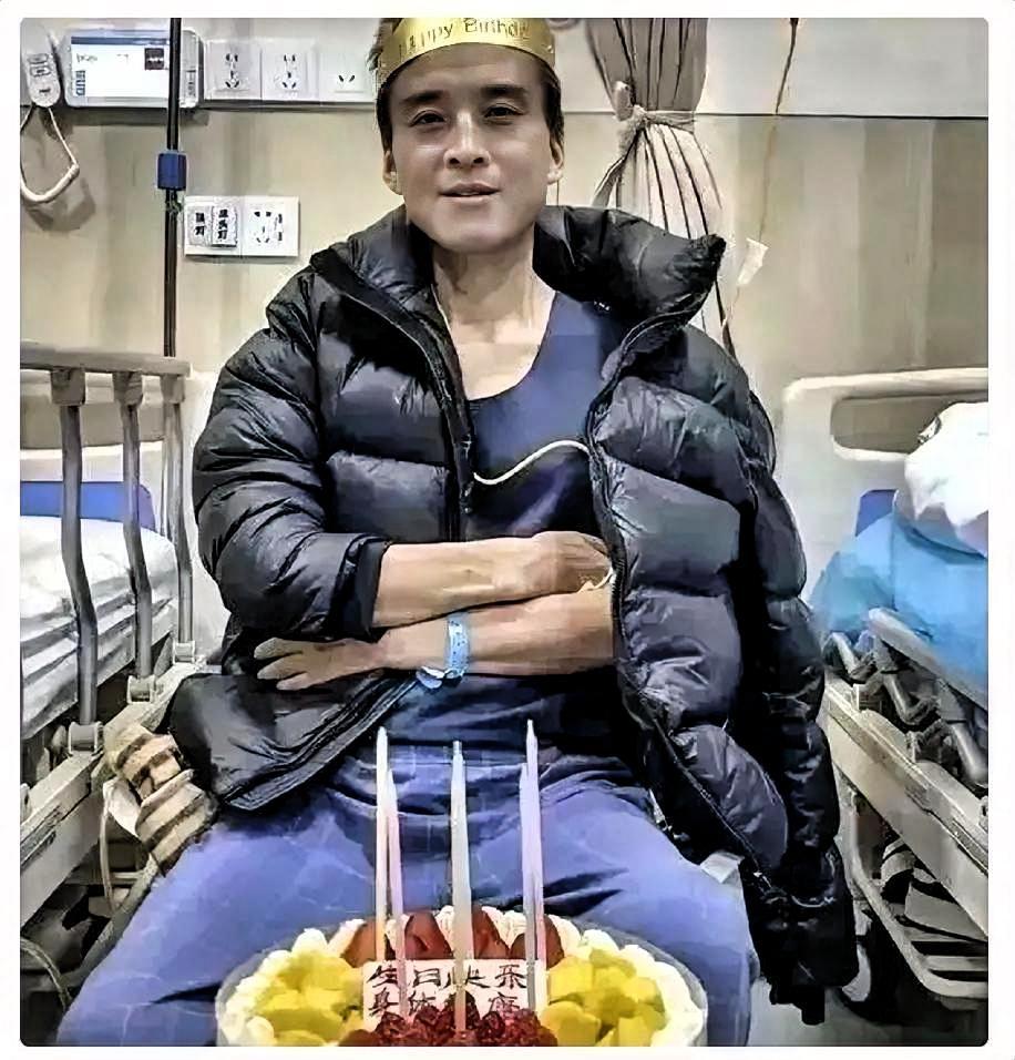 看完哭了！陕西咸阳，47岁装修工人赵卫东确诊肝癌晚期，妻子和儿女商量好，瞒着他