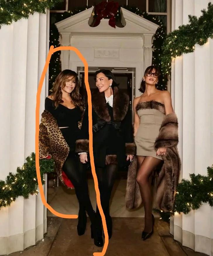 劳伦·桑切斯仿佛格外喜欢动物皮毛，圣诞节期间，桑切斯再次亮相，短款、中长款、长