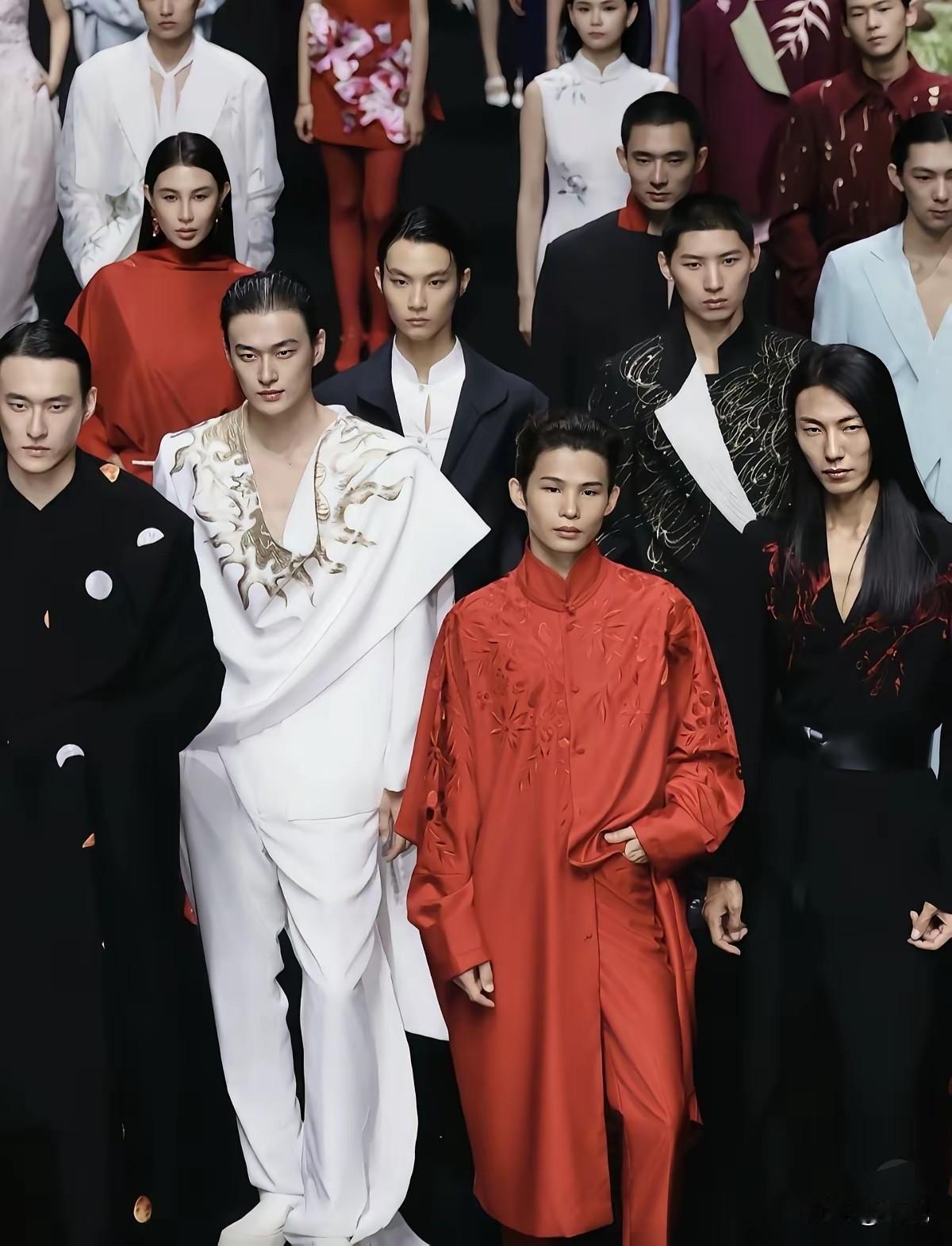 搞不懂现在的模特，男的越来越妖娆，女的越中性越高级