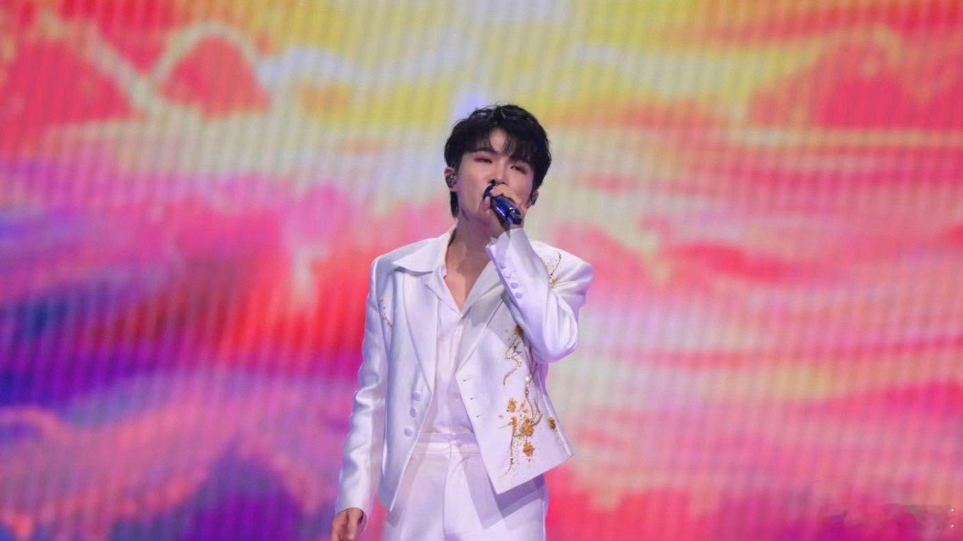 六公主说周深能驾驭所有歌曲六公主一语道破周深魅力！他宛如音乐精灵，用那空灵嗓音