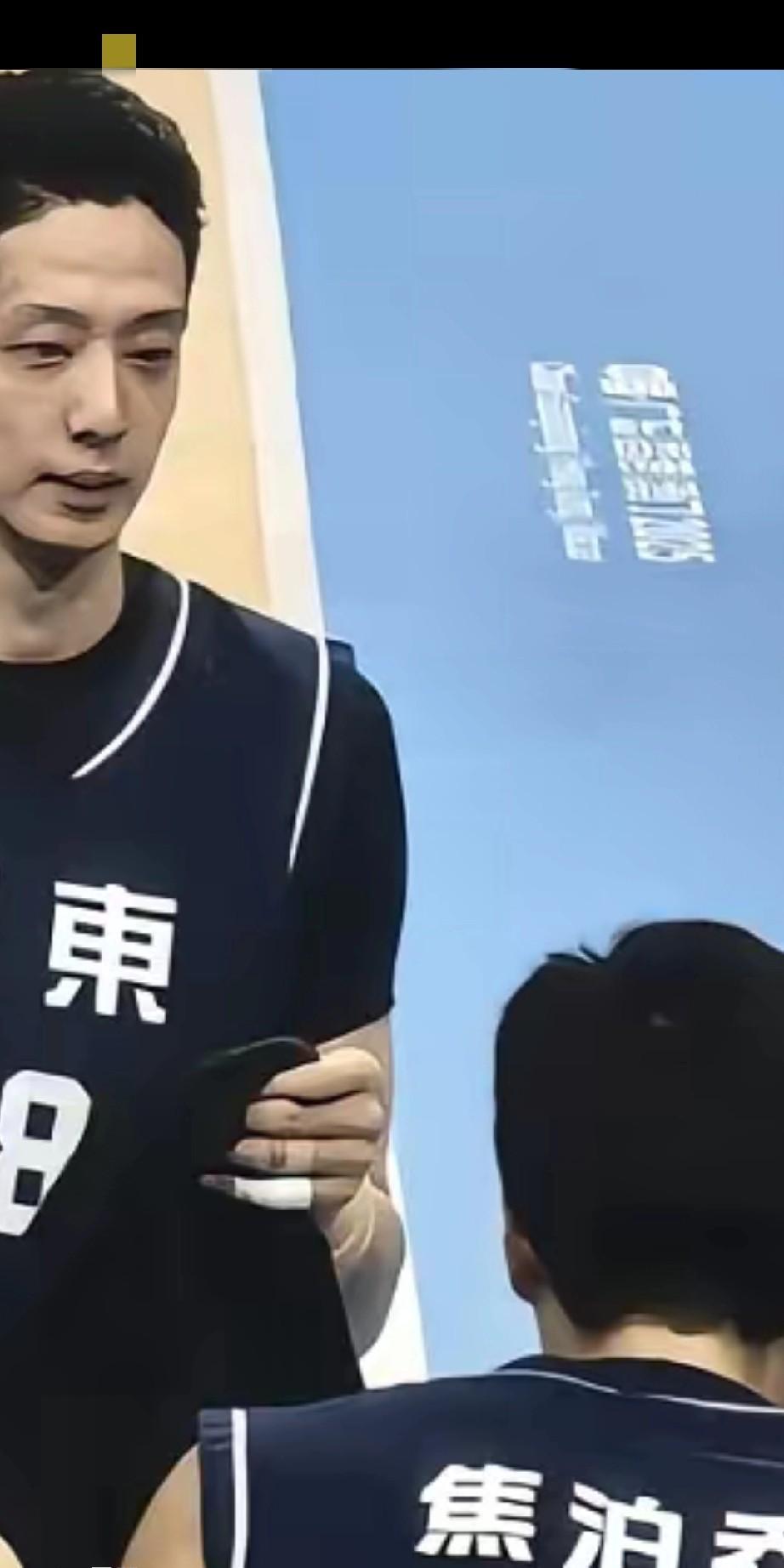 新赛季还没开打，焦泊乔和崔永熙还没好好用，杜峰就已经后悔了。联赛间歇期，要说最热