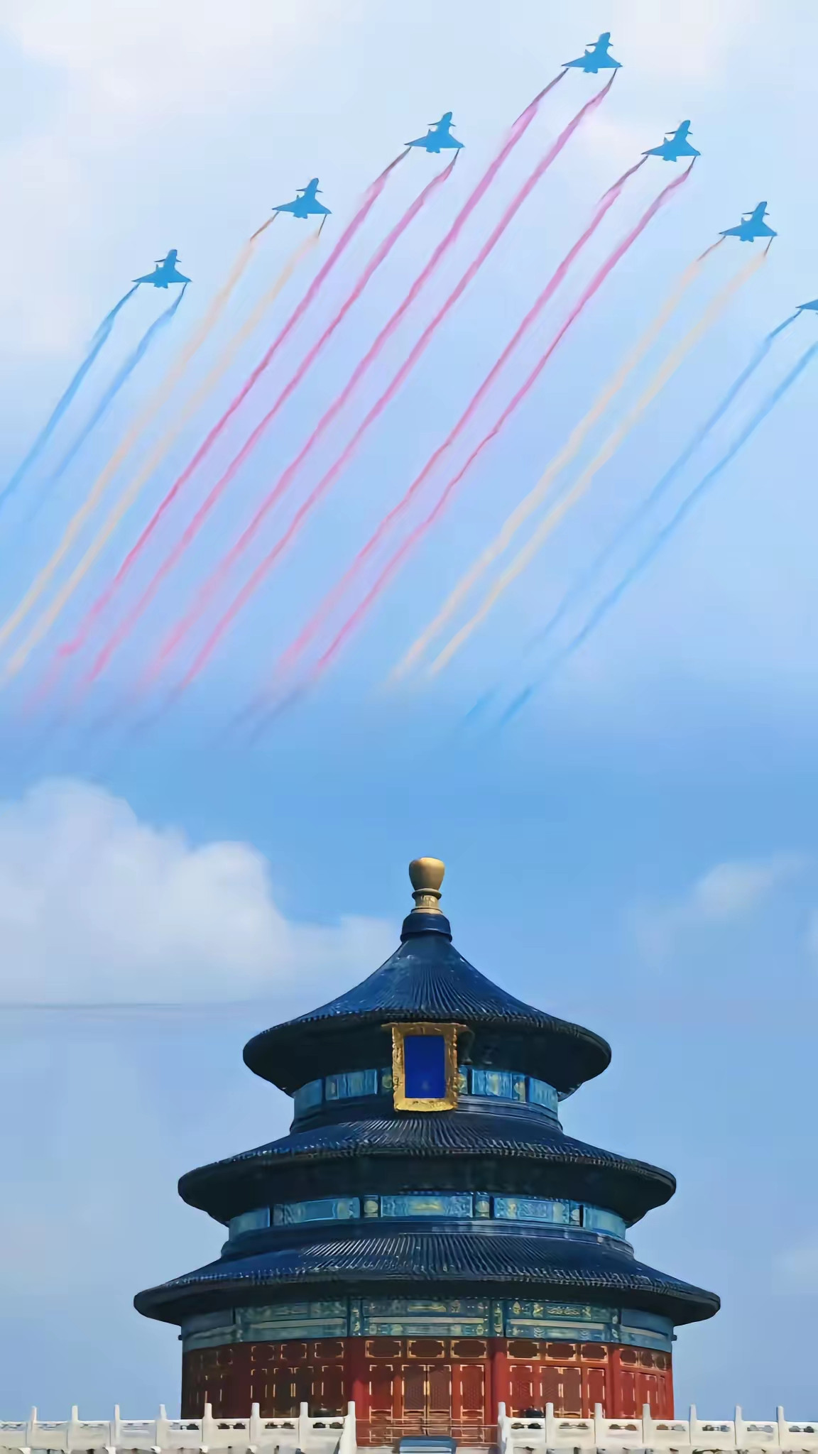 中国为什么放开手脚“痛打”美国?过去,美国想掀桌子,中国一直压桌子,面对威逼