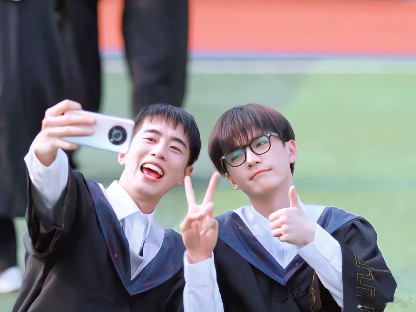 果然不是做梦剧情癫不成这样前一天还在被生活反复碾压，第二天醒来就成了能一掌掀起千