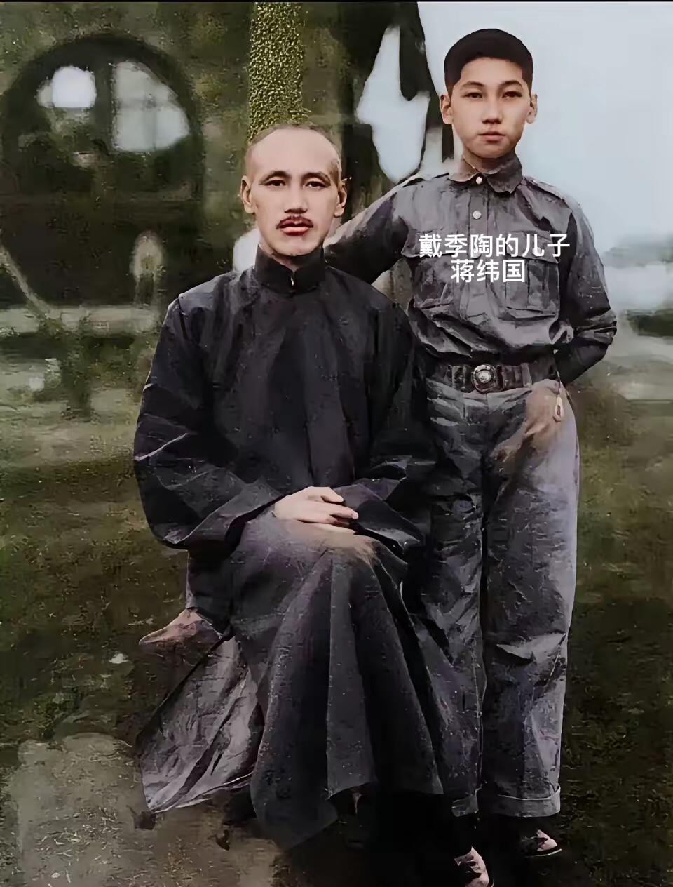 1949年，蒋介石让戴季陶去台湾，戴回绝(戴的儿子过继给蒋介石)，可是戴季陶宁愿