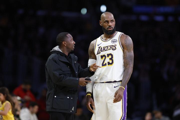 库里6.52亿登顶NBA历史第一！8位5亿先生诞生，一半至今无冠看NBA上咪咕