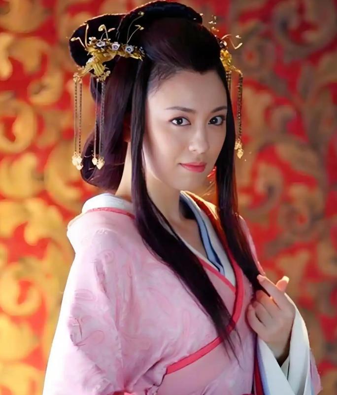 396年，东晋皇帝司马曜喝醉后，对身边的张贵人说道：“你已经快30岁了，容貌也不
