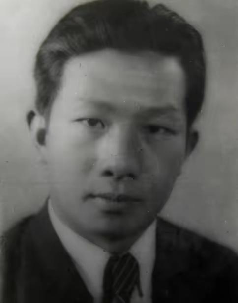 聂耳在日本游泳不幸淹死，聂耳这个人，真的是天才中的天才，死的时候才23岁，放到现
